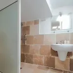 Gorgeous In * אוסטוני